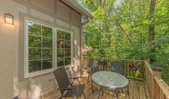 609 Ridgewood Ct, Ann Arbor, MI 48103