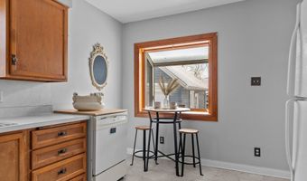 209 W PARKWAY Blvd, Appleton, WI 54911