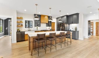 5272 Greyson Heights Dr, Auburn, IN 46706