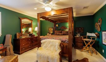 708 Town And Country Dr, Adel, GA 31620