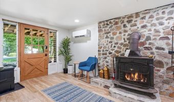 306 Mountain Rd, Albrightsville, PA 18210