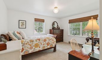 6 Beechwood Ln, Falmouth, ME 04105