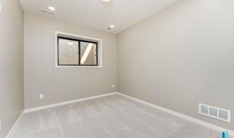 405 N Sunshine Ave, Brandon, SD 57005