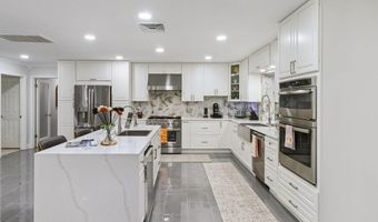 1950 Foxhollow Dr E, Auburndale, FL 33823