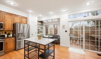 3721 HUNTLEY MEADOWS Ln, Alexandria, VA 22306