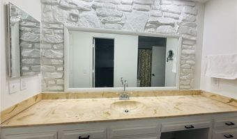 4 Chandler Ln, Bella Vista, AR 72715