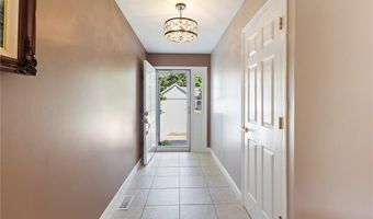 638 Oak Springs Trail Dr, Ballwin, MO 63021