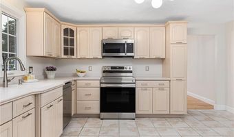 475 Red Chimney Dr, Warwick, RI 02886