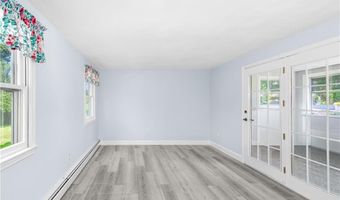 82 Hope Rd, Cranston, RI 02921