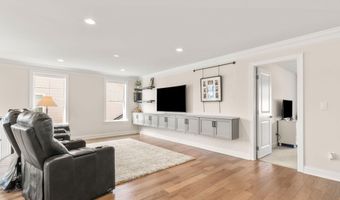 3078 N Spurway Dr, Ann Arbor, MI 48105
