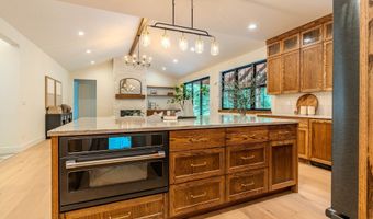 21054 E Country Club Rd, Brightwood, OR 97011