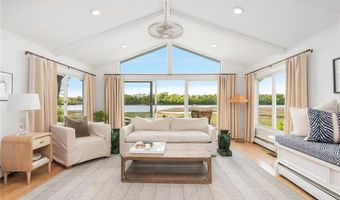 45 Meadowbrook Dr, Barrington, RI 02806