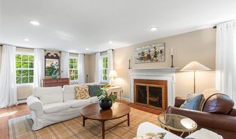 20 Terrace Dr, Barrington, RI 02806