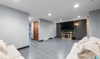 305 S Spring Pl, Brandon, SD 57005