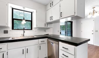 6222 Danbury St, Bel Aire, KS 67220