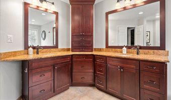 3801 WASHINGTON WOODS Dr, Alexandria, VA 22309