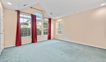 4 BOATWORKS Dr, Bayonne, NJ 07002