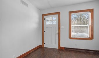 2218 Lee Dr, Akron, OH 44306