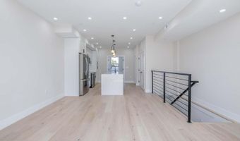 722 KENYON St NW #2, Washington, DC 20010