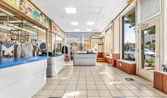 23 Lafayette Cir, Bridgeport, CT 06604