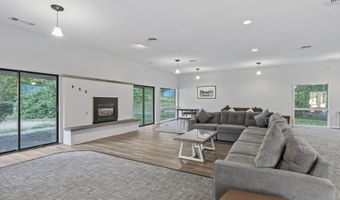 174 Williamsburg Ct, Albany, NY 12203