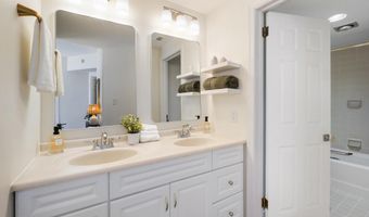 1080 WISCONSIN Ave NW 1004, Washington, DC 20007
