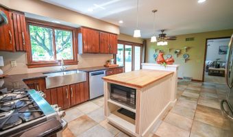 5306 Arapahoe Ln, Madison, WI 53704