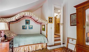 14 Leroy Ave, Newport, RI 02840