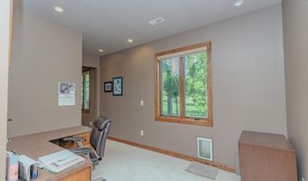 932 Emerald Pines Dr, Arnolds Park, IA 51331