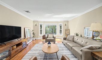 31 Edgemere Dr, Albertson, NY 11507