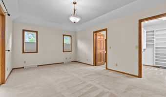 301 E WAYFARER Ln, Appleton, WI 54913