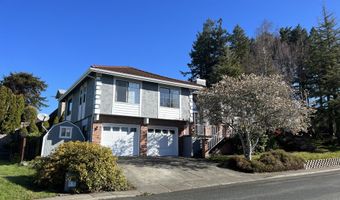 815 Highland Ave, Brookings, OR 97415