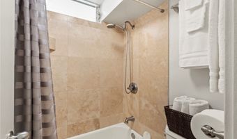 2463 Kuhio Ave 607, Honolulu, HI 96815