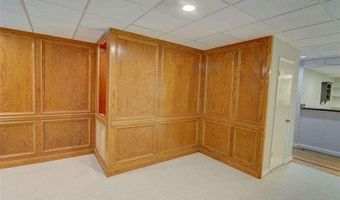 639 Lakeshore Dr, Berkeley Lake, GA 30096