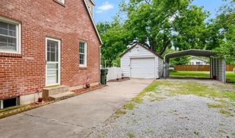 421 W College St, Aurora, MO 65605