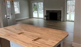 19 Traymore St, Charlestown, RI 02813