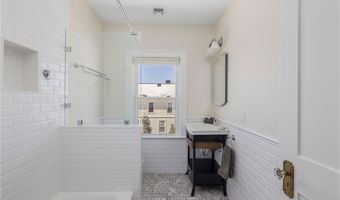 26 Narragansett Ave, Newport, RI 02840