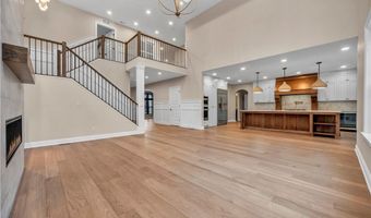 690 Club Dr W, Aurora, OH 44202
