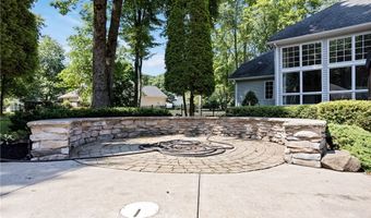 2351 Mallard Rd, Akron, OH 44319