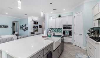 5330 SILVER SUN Dr, Apollo Beach, FL 33572