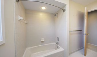 3682 Tanglewood Ct, Ann Arbor, MI 48105