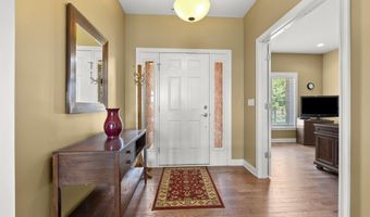 2111 Bunker Ct, Auburn, IN 46706