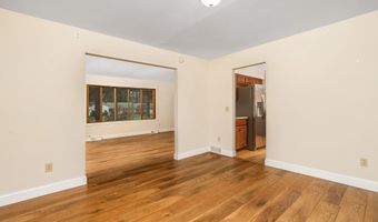 3 Springwood Manor Dr, Albany, NY 12211