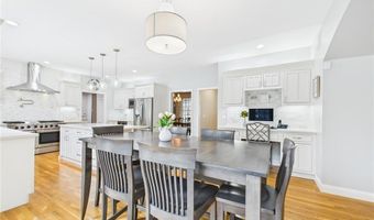 30 Taggart Ct, East Greenwich, RI 02818