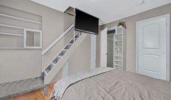 26 Smith St, Amityville, NY 11701