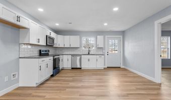 305 Crescent St, Aurora, MO 65605