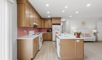 9 Evas Dr, Brookfield, CT 06804