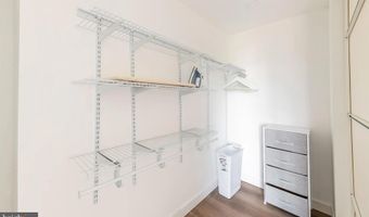250 S REYNOLDS St 1004, Alexandria, VA 22304