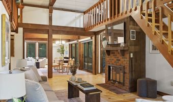 4 Lantern Ln, Bedford, MA 01730