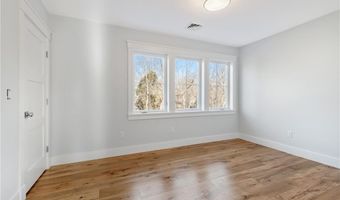 1 Knowlton Ct, Bristol, RI 02809